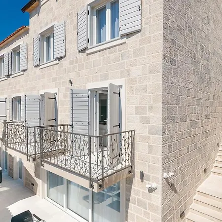 Marina Hvar Villa