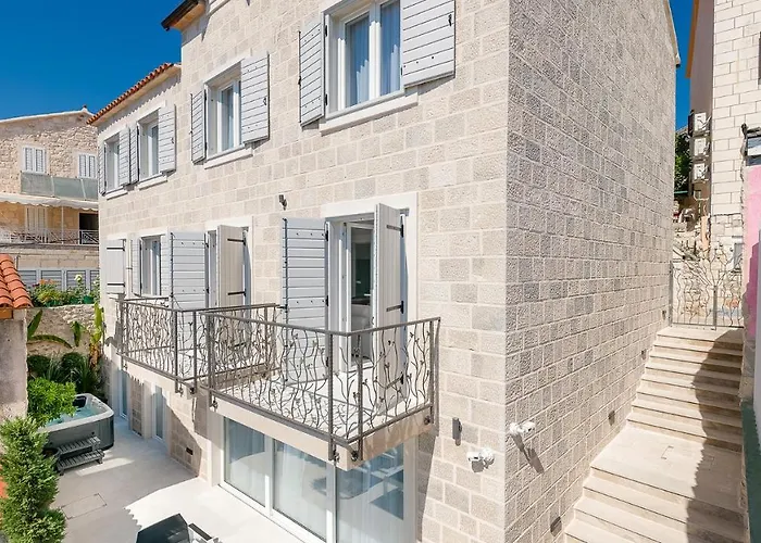 Marina Hvar Villa