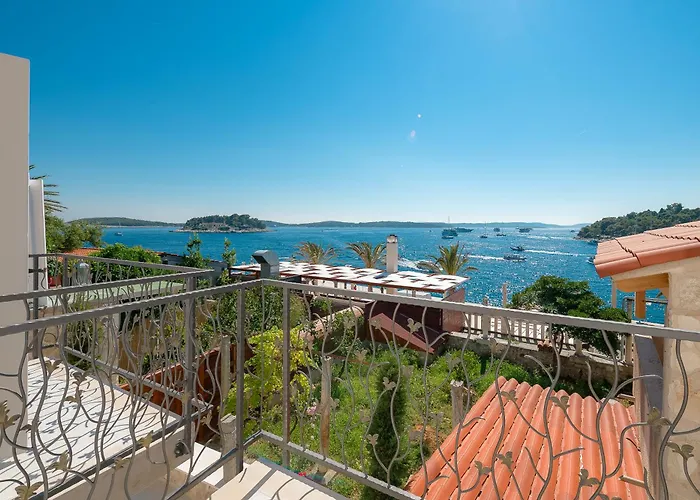 Marina Hvar *