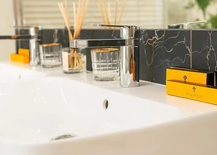 Marina Hvar * חוואר