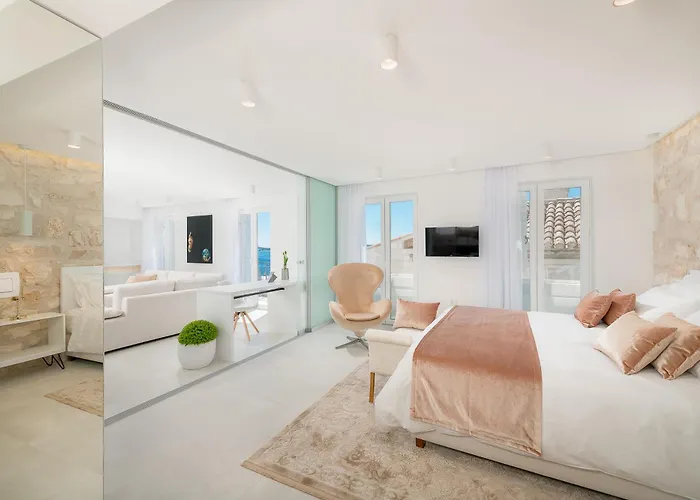 Marina Hvar * חוואר